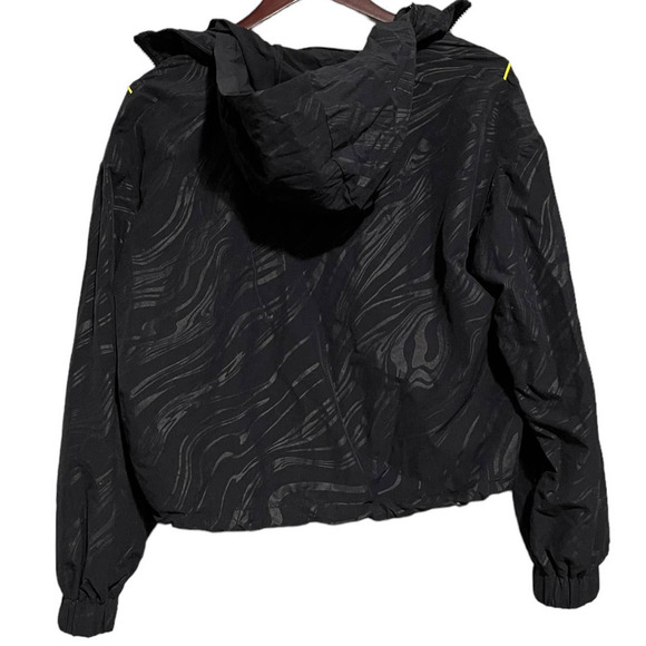 Fabletics Women’s Stace Woven Cropped Jacket / Black And Yellow - Picture 7 of 15